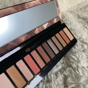 NAKED RELOADED EYESHADOW PALETTE